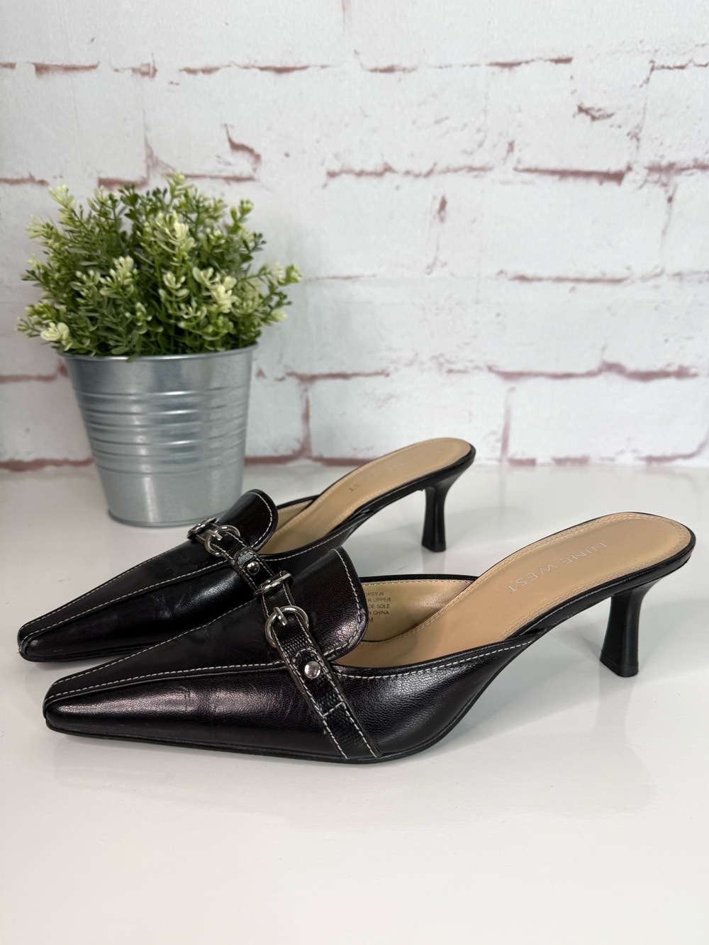 VTG NINE WEST 7M O-Mopsey Black Leather Pointed Toe 2.5” Kitten Heel Mule Slides